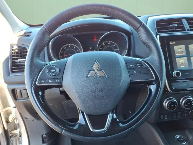 Used 2025 Black Mitsubishi 2.0 ES image 21