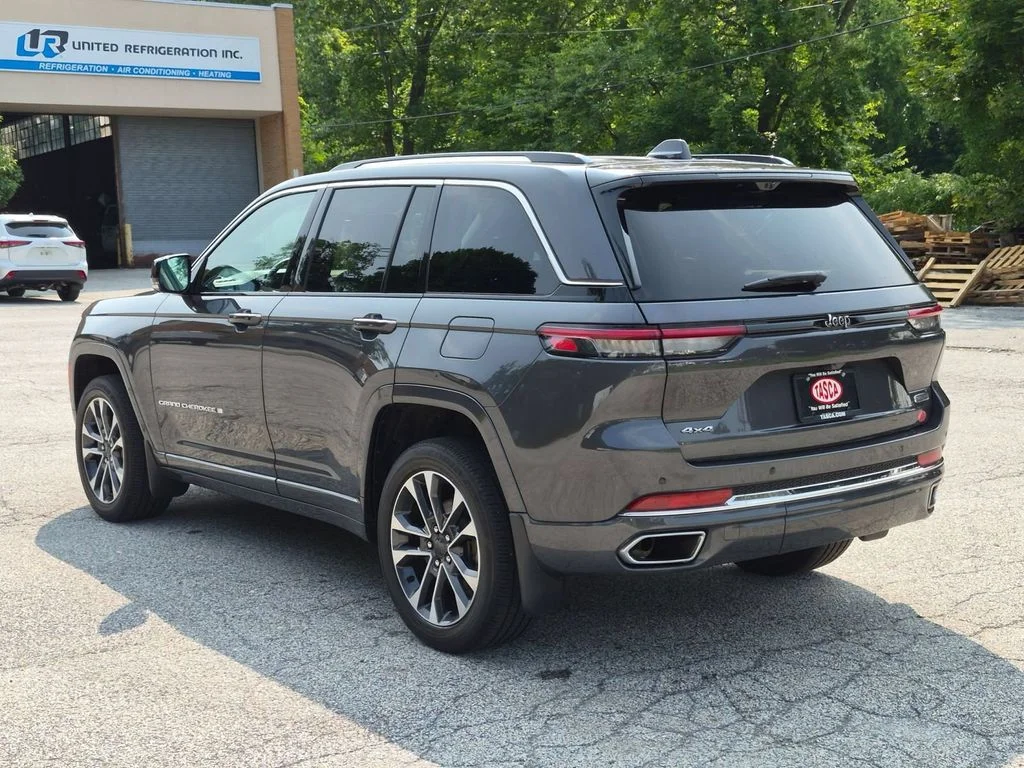 Used 2022 Gray Jeep Overland image 8