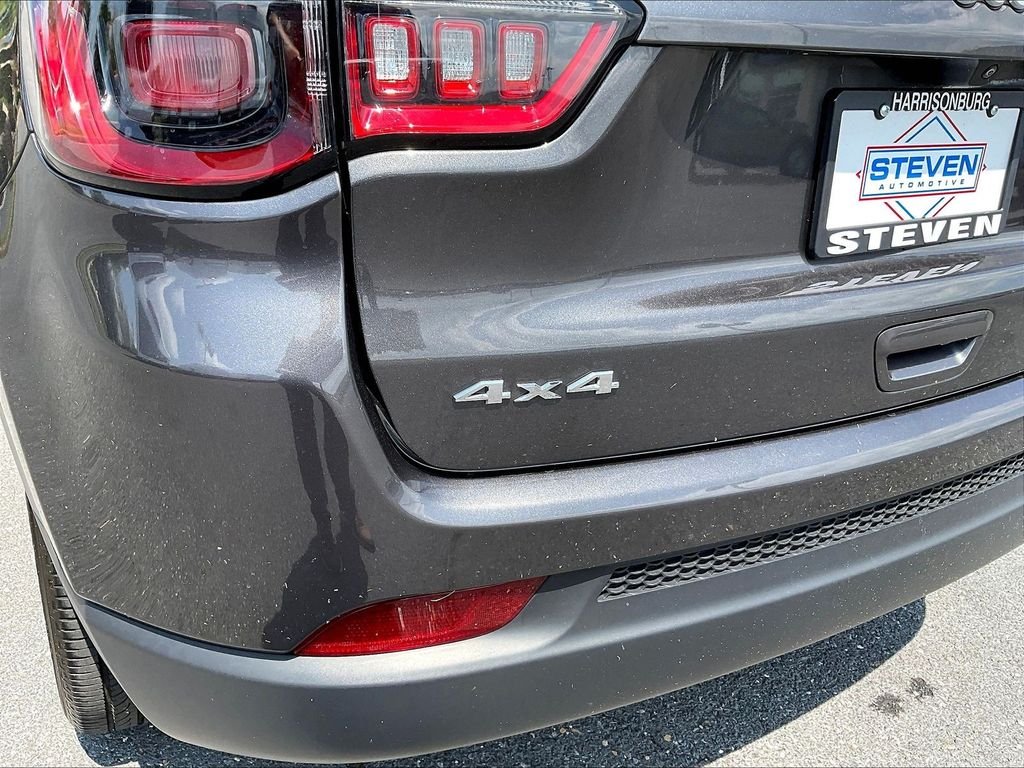 Used 2022 Gray Jeep Limited image 28