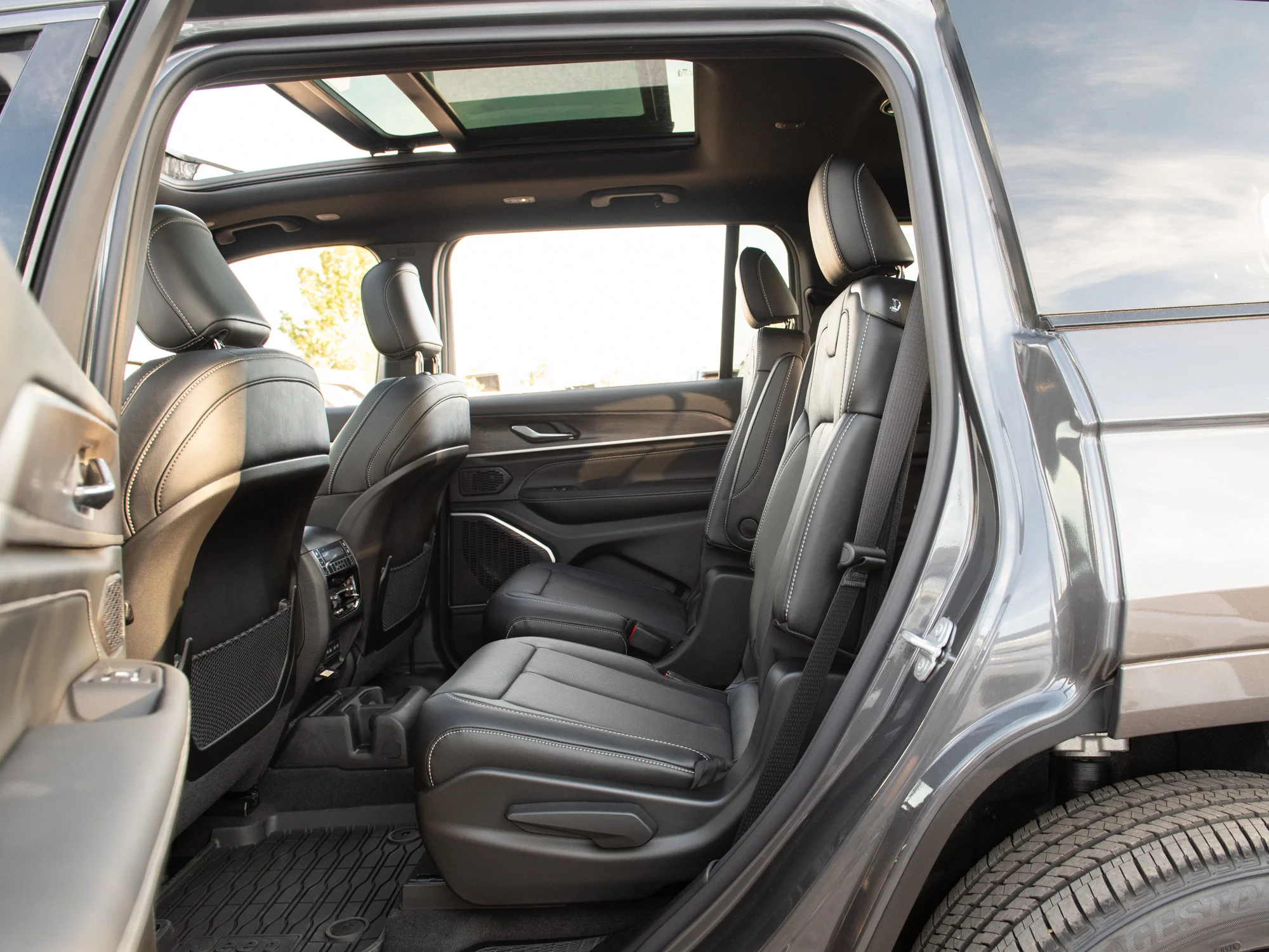 New 2026 Grey Jeep Limited Reserve* image 23