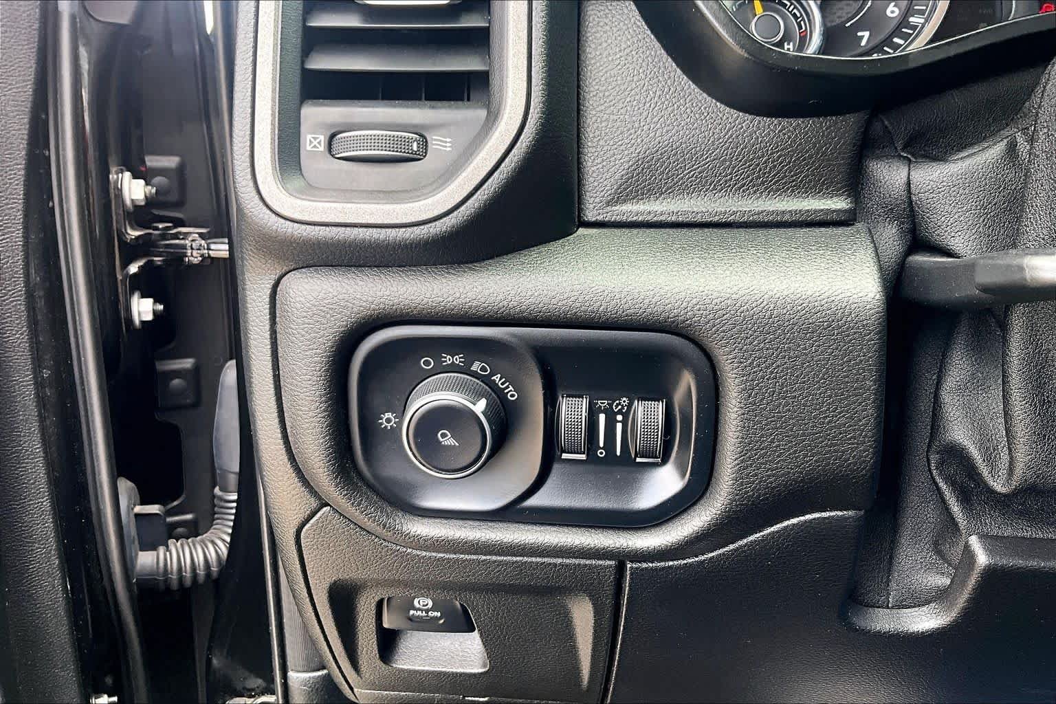 Used 2019 Diamond Black Crystal Pearlcoat Ram Tradesman image 36