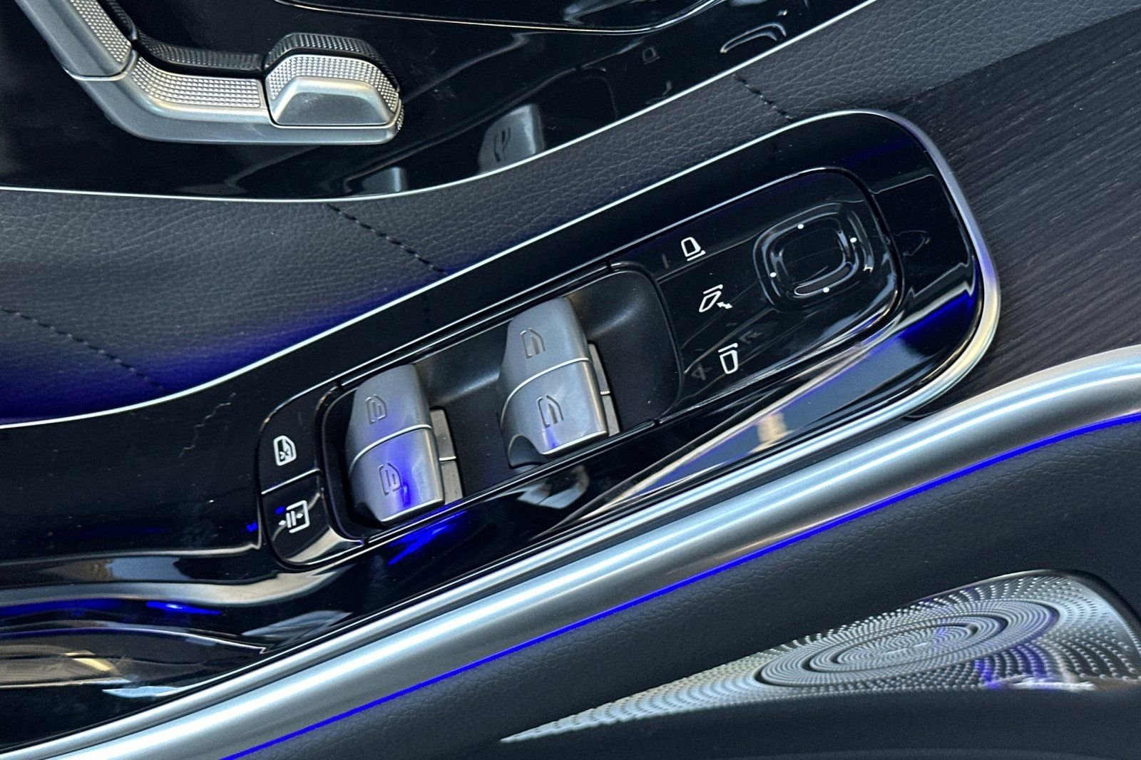 New 2025 Black Mercedes-Benz S 580e image 26