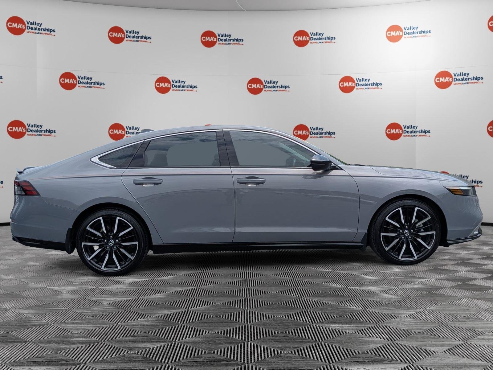 Used 2024 Urban Gray Pearl Honda Touring image 12