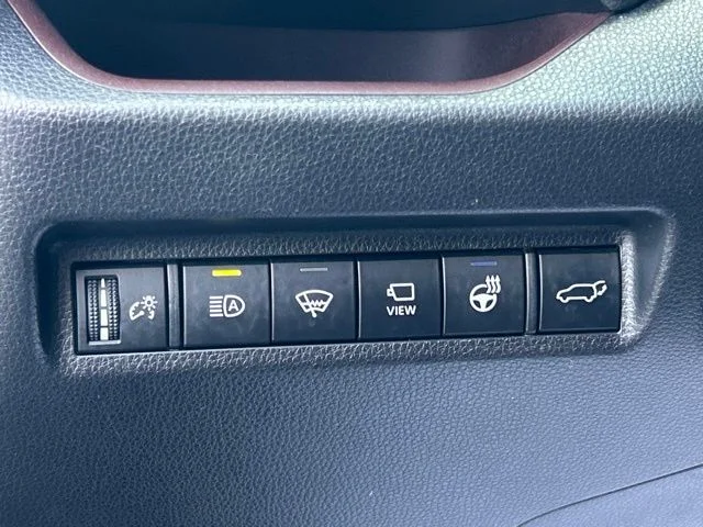 Used 2019  Toyota Limited image 21