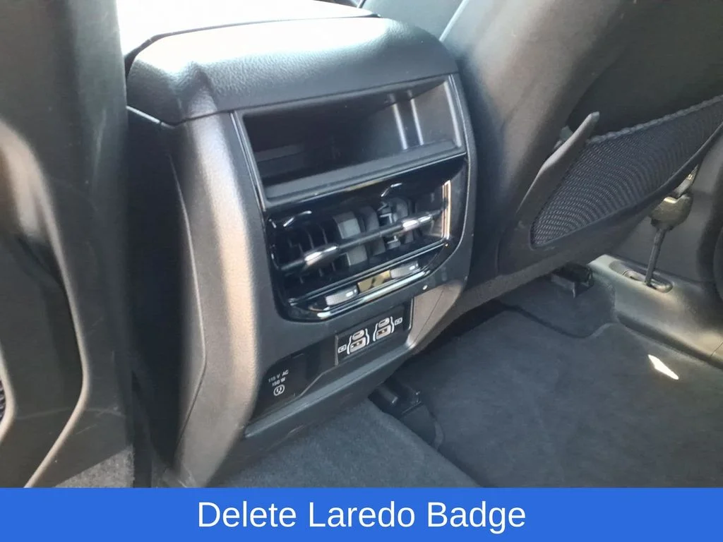 Used 2025 White/off-white Jeep Altitude image 22