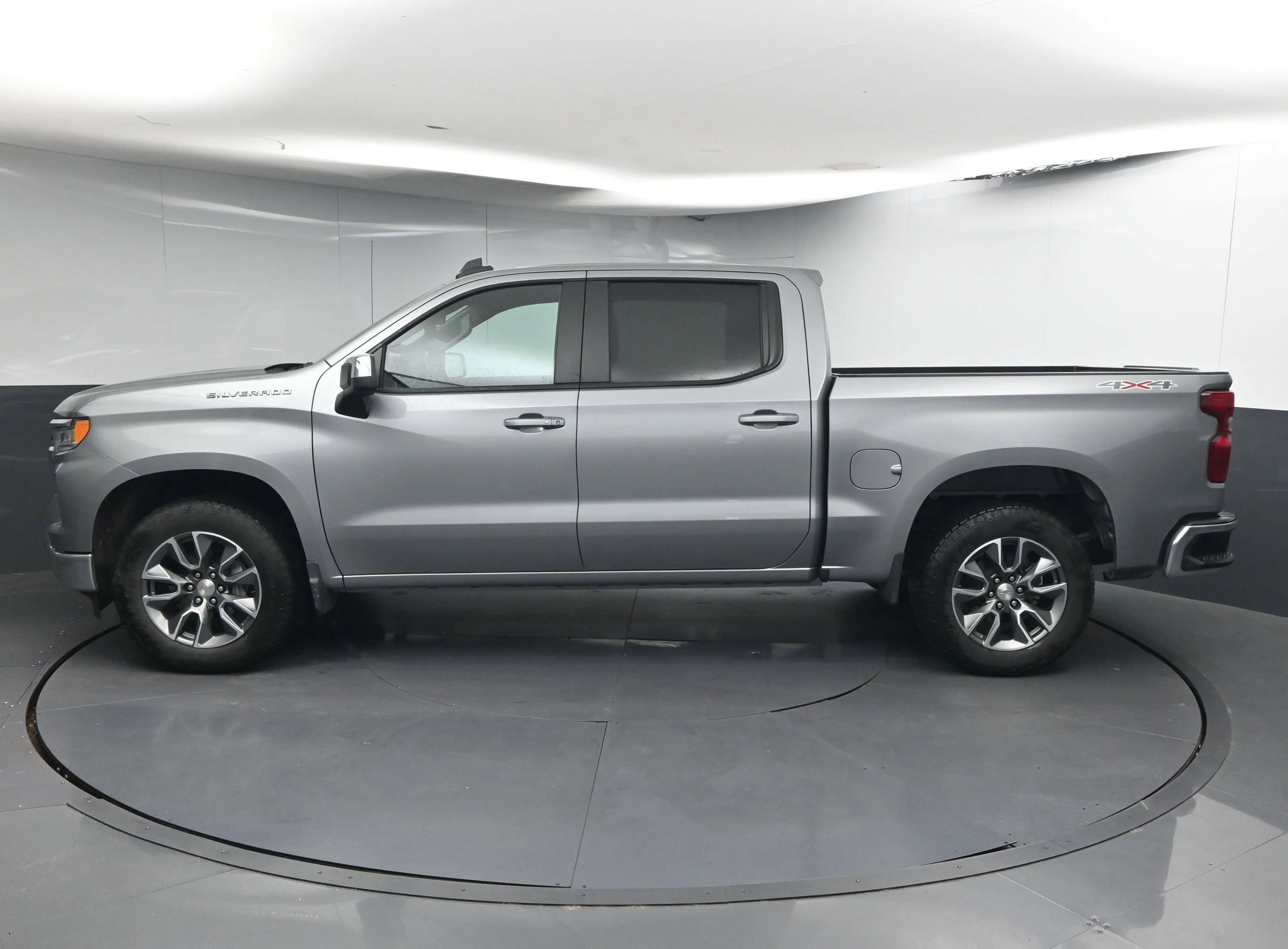 Used 2024 Sterling Gray Metallic Chevrolet LT image 4