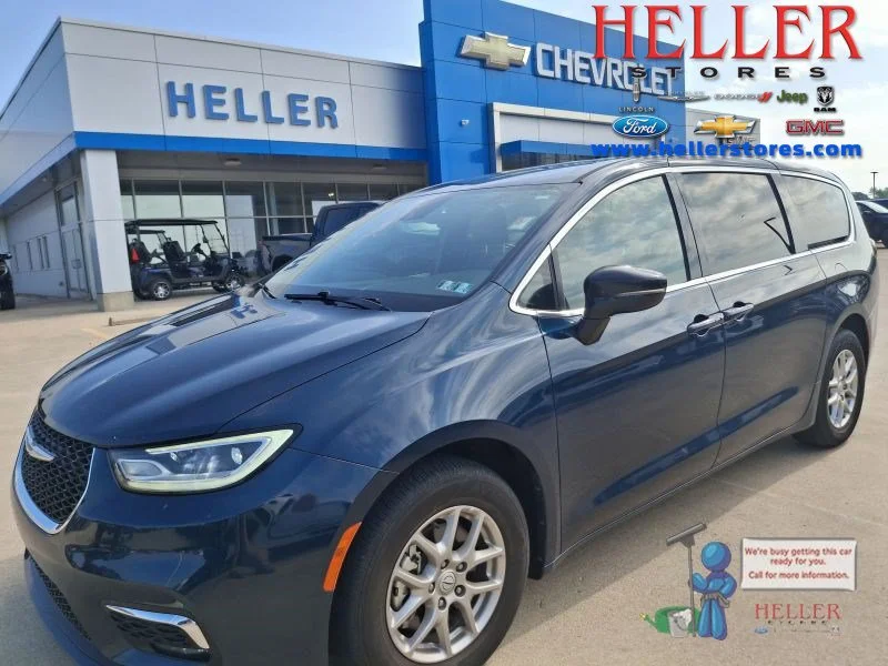 Used 2025 Fathom Blue Pearlcoat Chrysler Select image 1