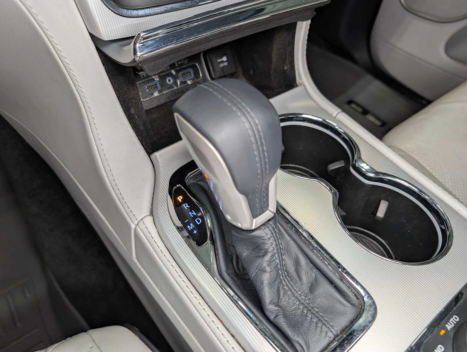 Used 2018 Granite Crystal Metallic Clearcoat Jeep Summit image 37