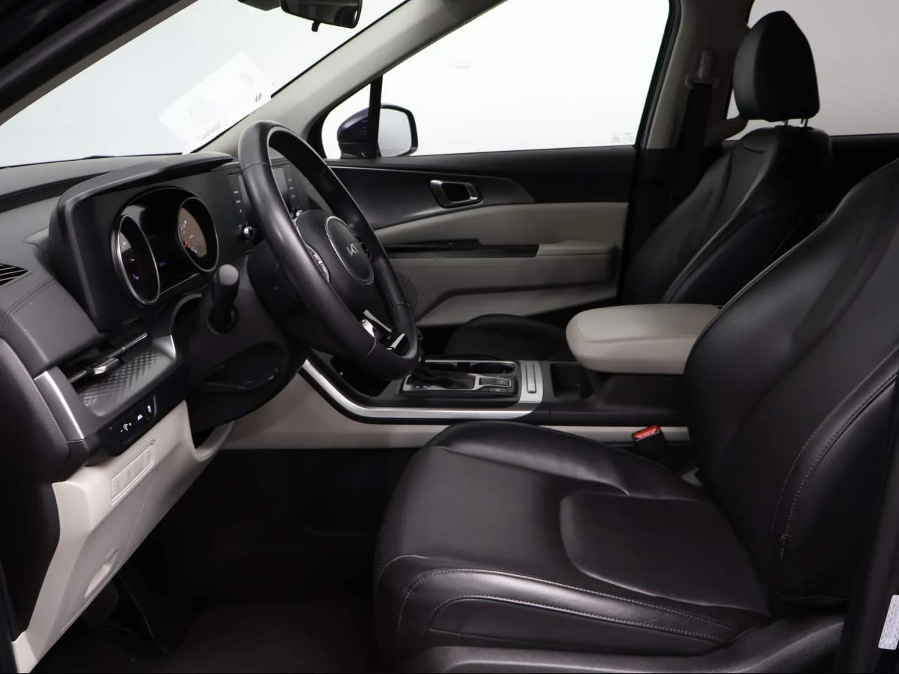 Used 2024 Deep Chroma Blue Kia LX image 8