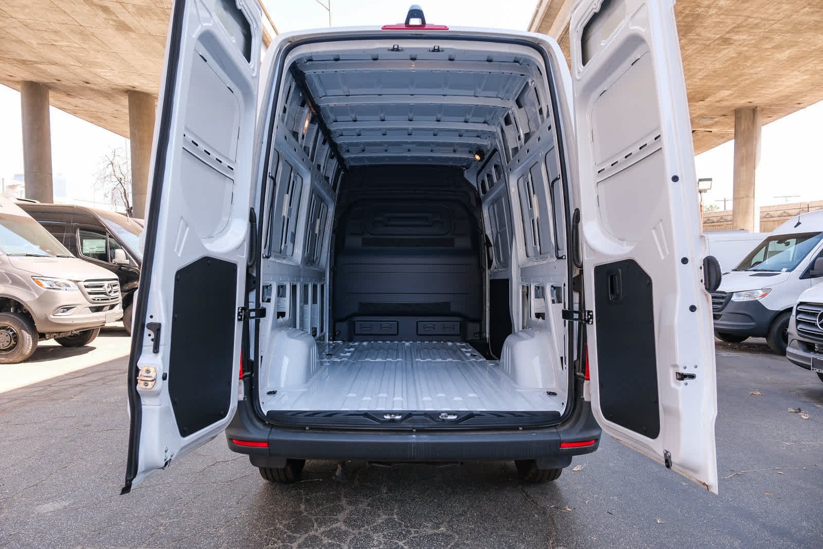 New 2025 Arctic+White Mercedes-Benz Cargo 144 WB  RWD 2.0L 4-Cylinder image 28
