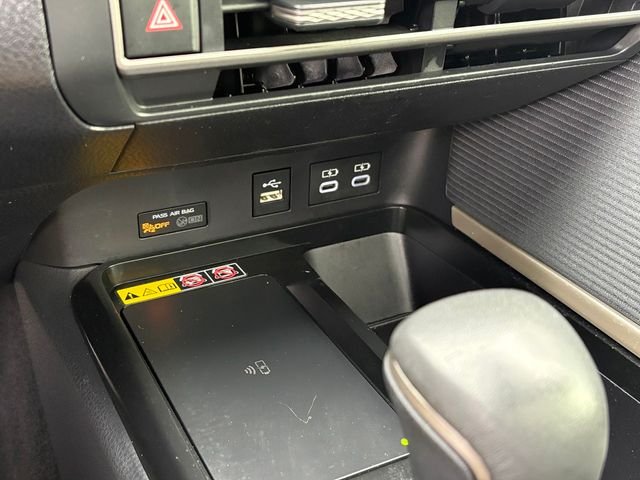 2025 Toyota Camry SE - Photo 32