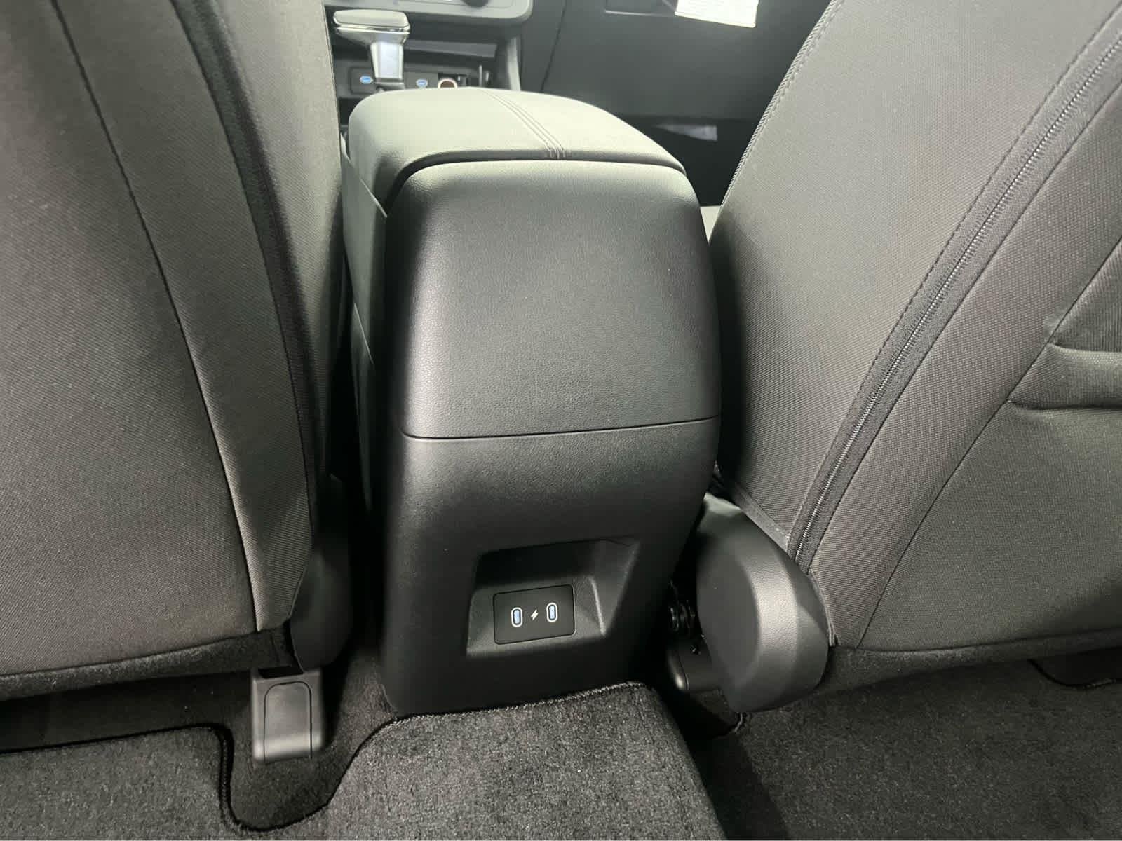 Used 2025 Shimmering Silver Hyundai SE image 29