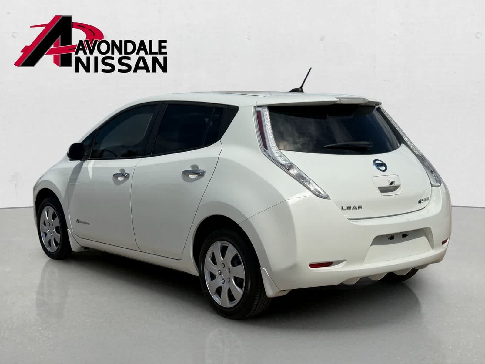 Certified Used 2017 Glacier White Nissan S image 4