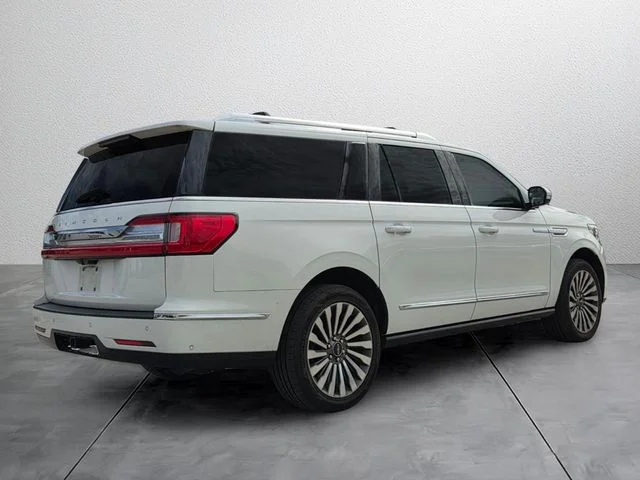 Used 2021 White Lincoln Reserve image 4