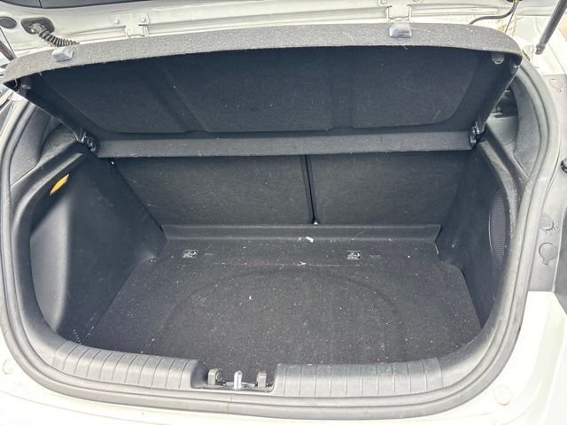 Used 2019 White Hyundai 2.0 Premium image 9