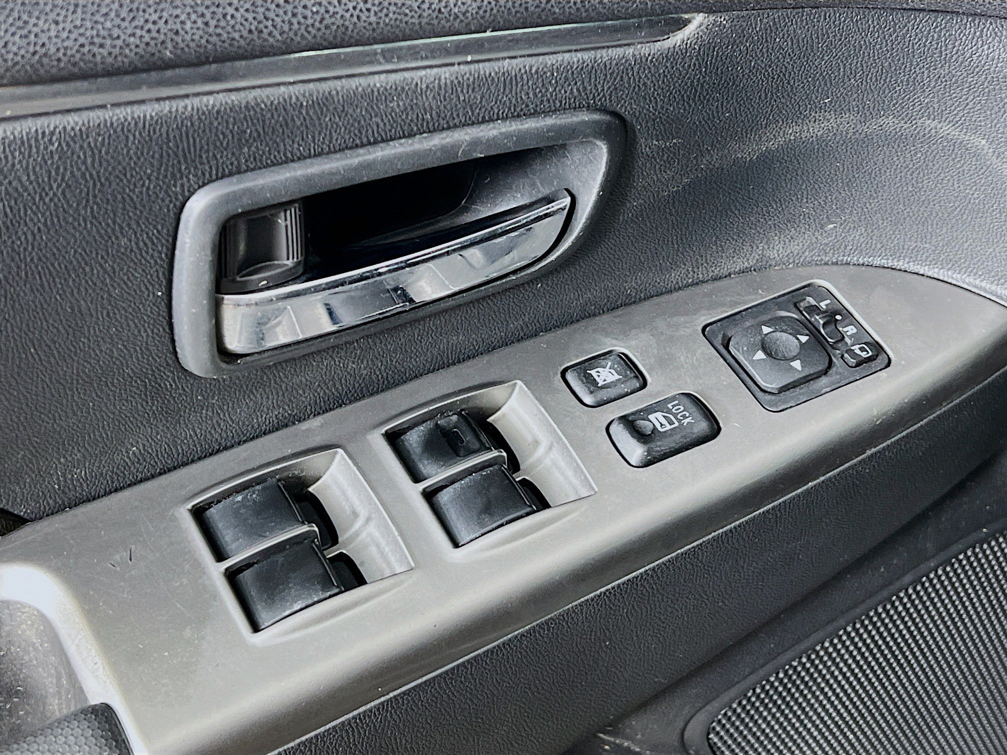 Used 2021 Gray Mitsubishi SE image 9