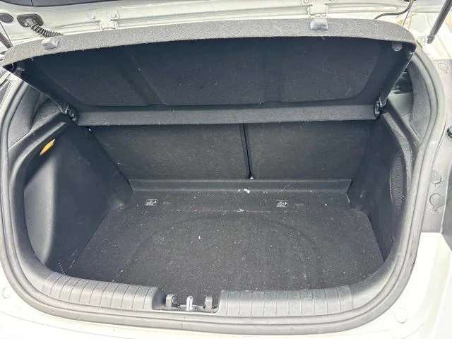 Used 2019 Chalk White Hyundai 2.0 Premium image 9