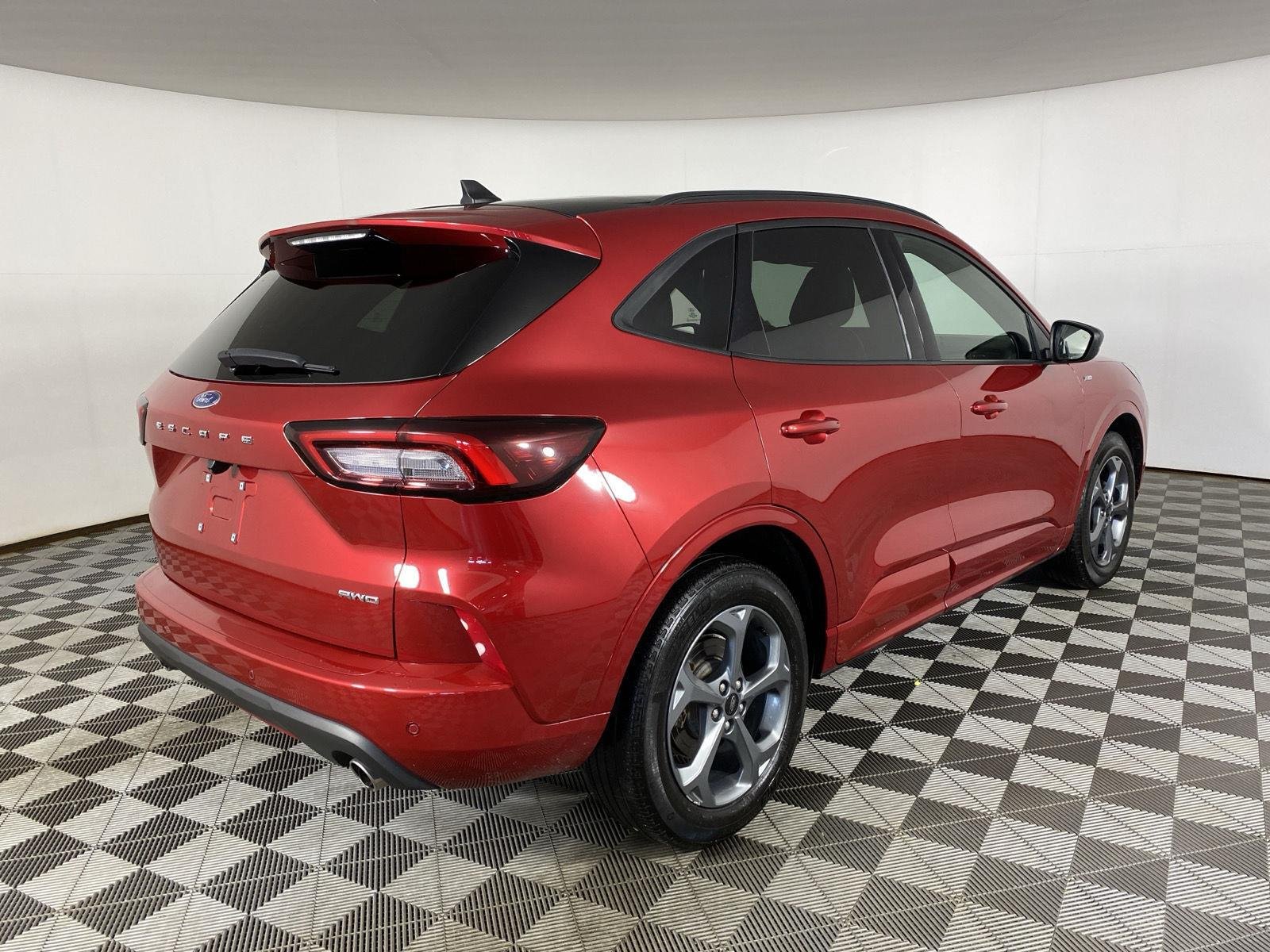 Used 2024 Rapid Red Metallic Tinted Clearcoat Ford ST-Line image 10
