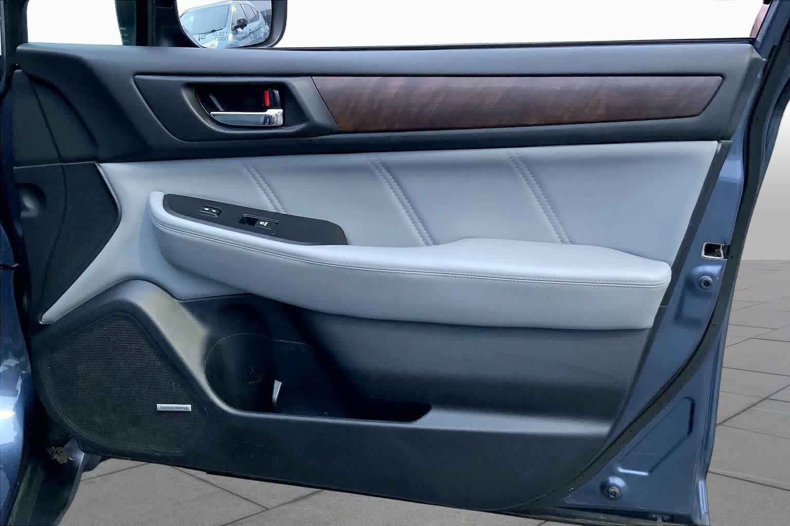 Used 2018 Twilight Blue Metallic Subaru Limited image 21