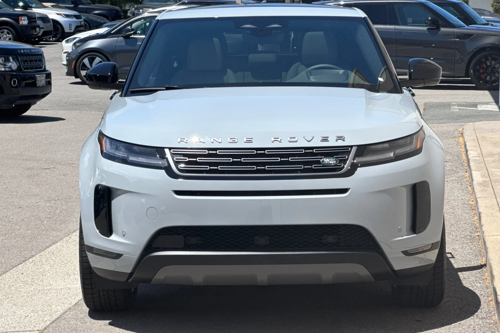 New 2026 ARROIOS GREY Land Rover Core S image 10