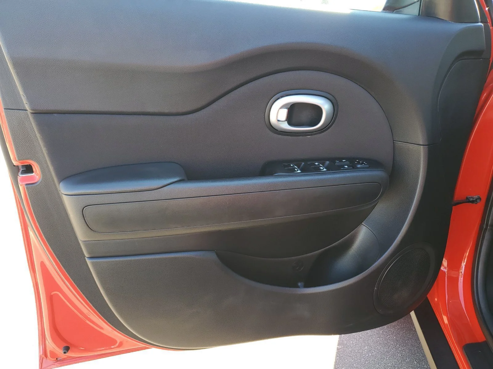 Used 2018 Red Kia Plus image 9