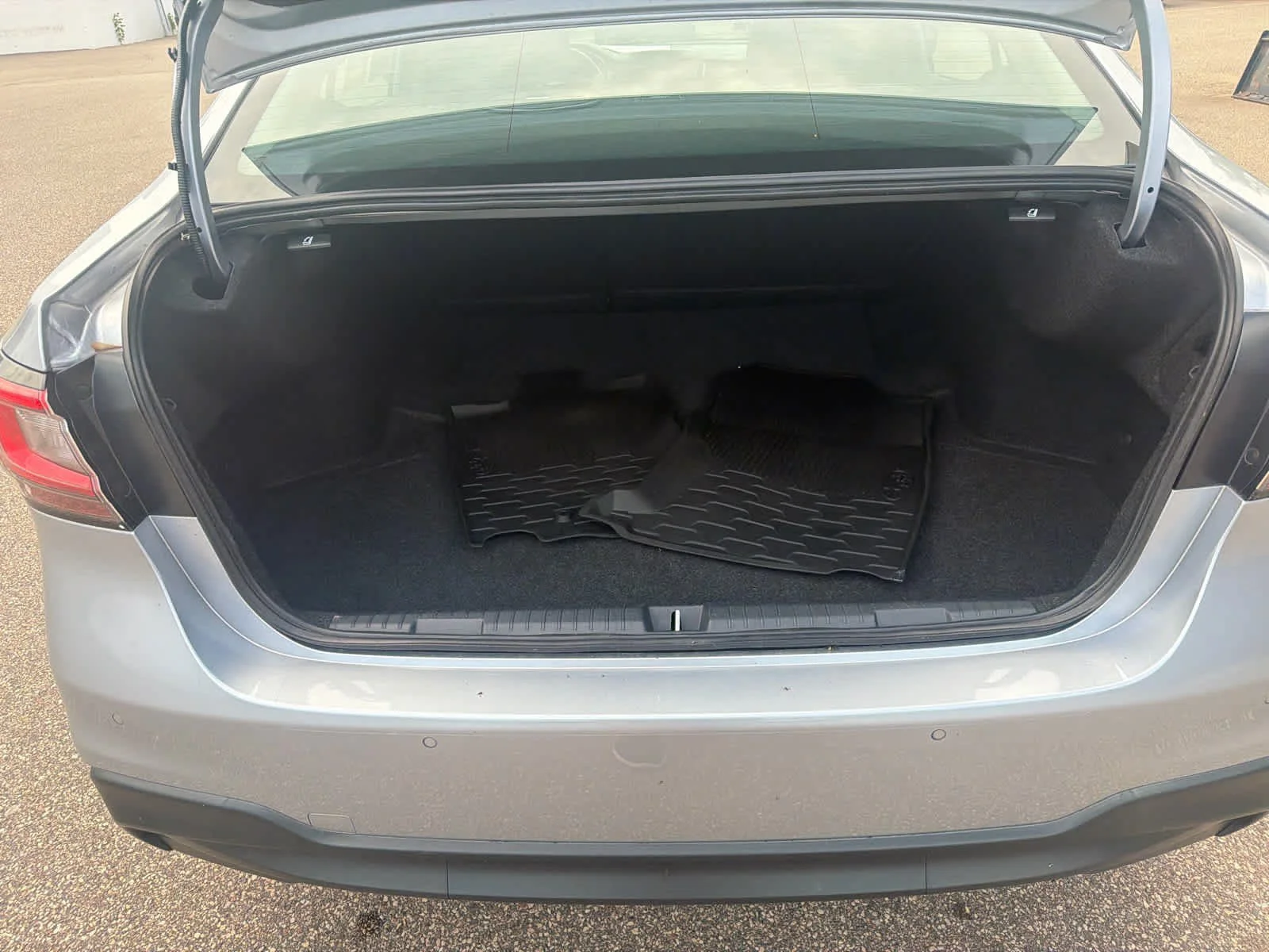Used 2024 Ice Silver Metallic Subaru Limited image 7