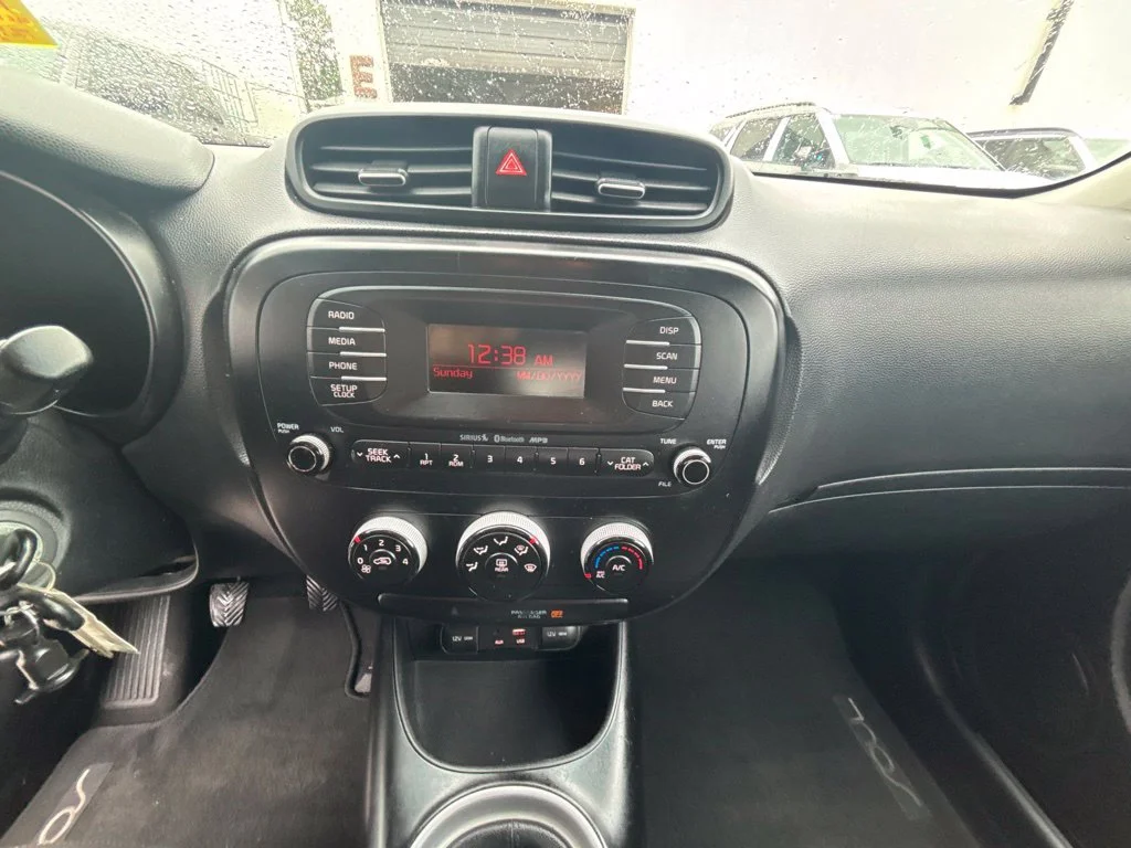 Used 2016 Black Kia Base image 14