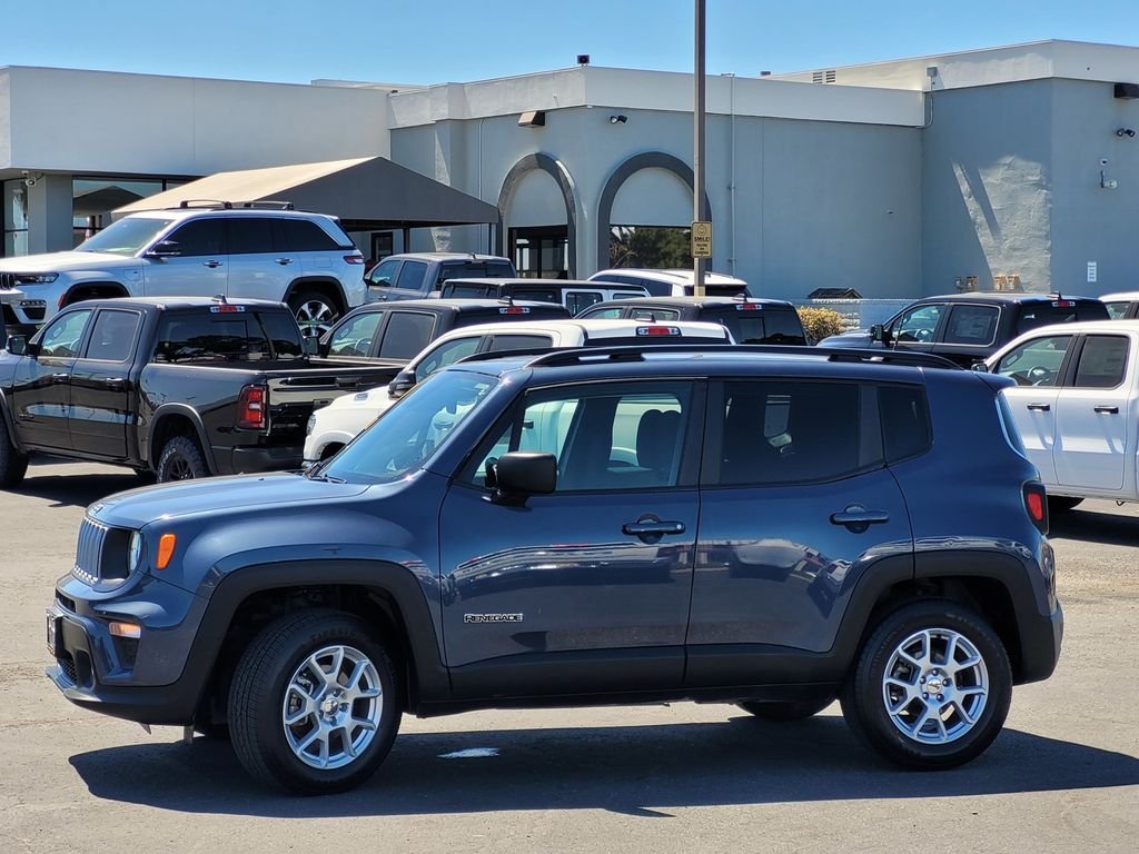 Used 2023 Blue Jeep Latitude image 7