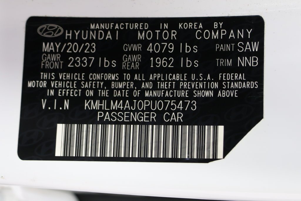 Used 2023 White Hyundai Blue image 29
