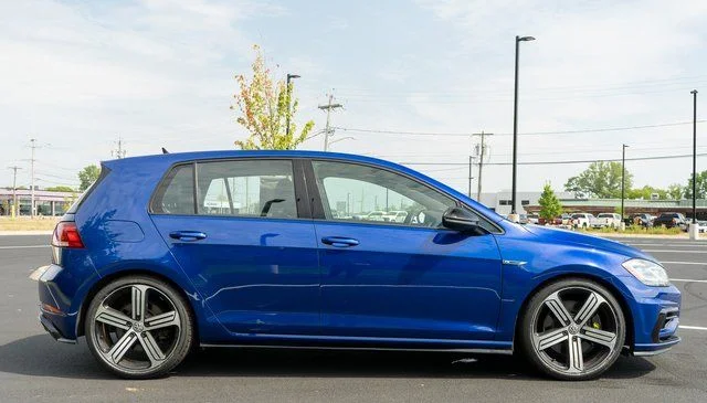 Used 2019 Blue Volkswagen DCC & Navigation 4Motion image 5