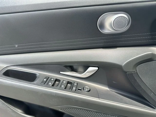 Used 2023 Silver Hyundai Blue image 14