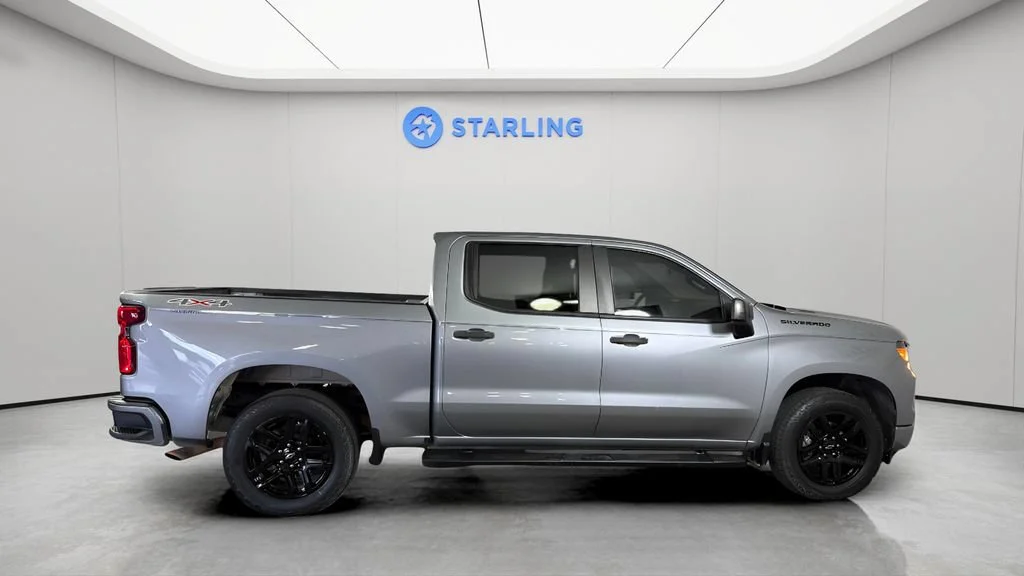 Used 2023 STERLING GRAY METALLIC Chevrolet Custom image 11