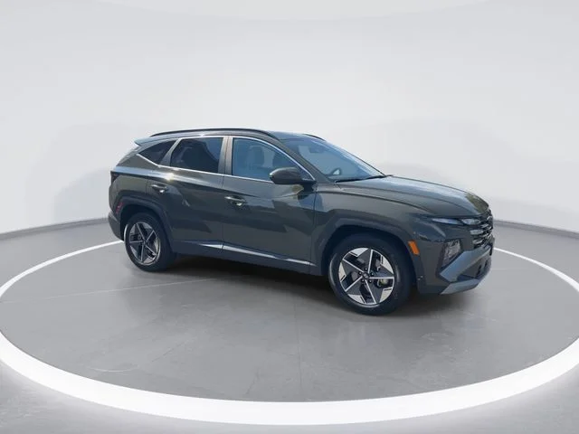 Used 2025 Green Hyundai SEL image 2