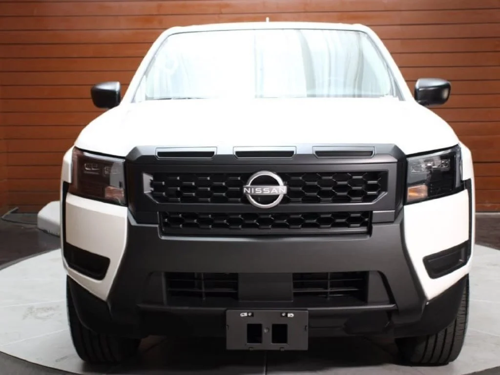 New 2027 Glacier White Nissan King Cab® S image 24
