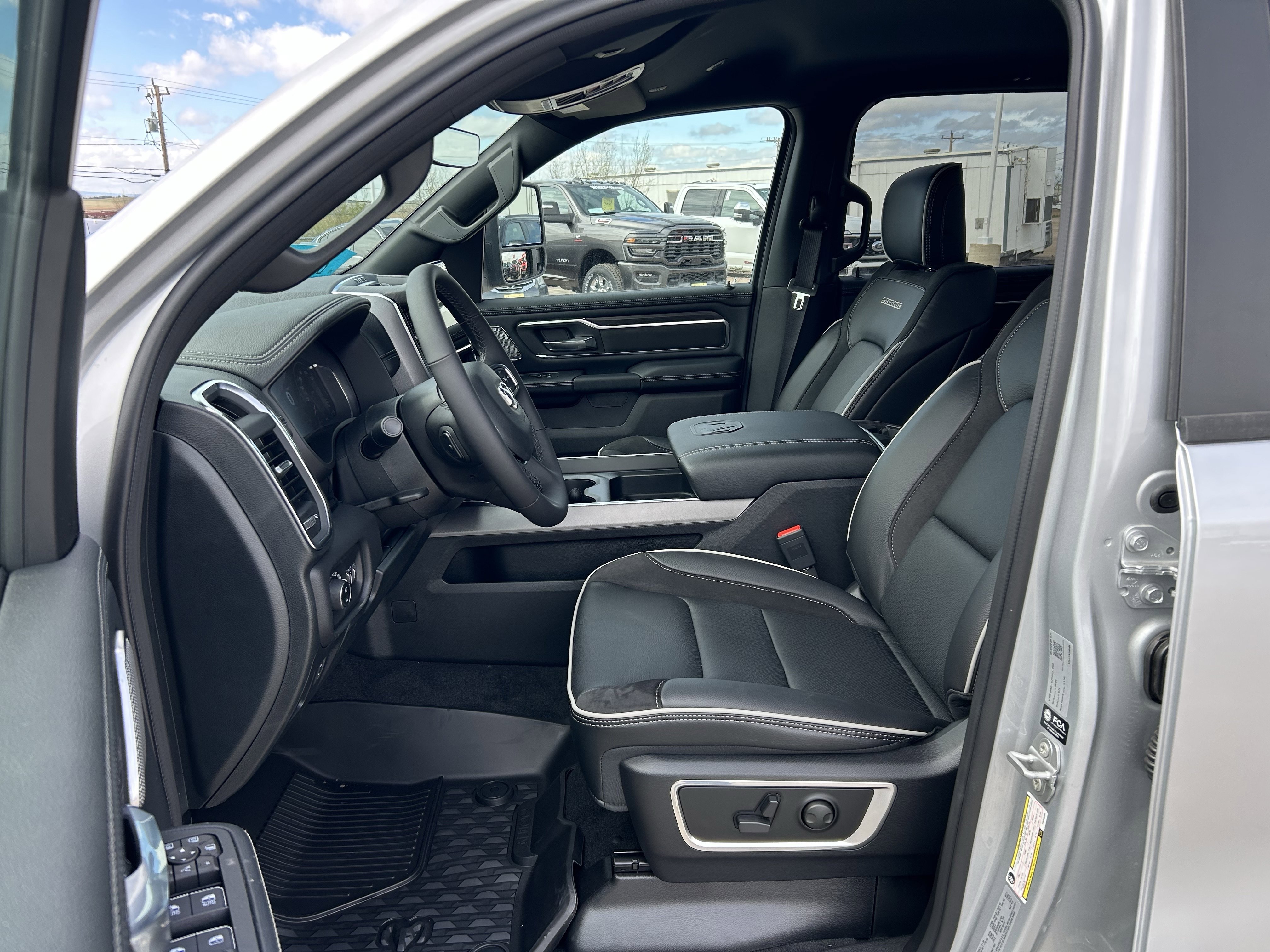 New 2026 Diamond Black Crystal Pearlcoat Ram Laramie image 20