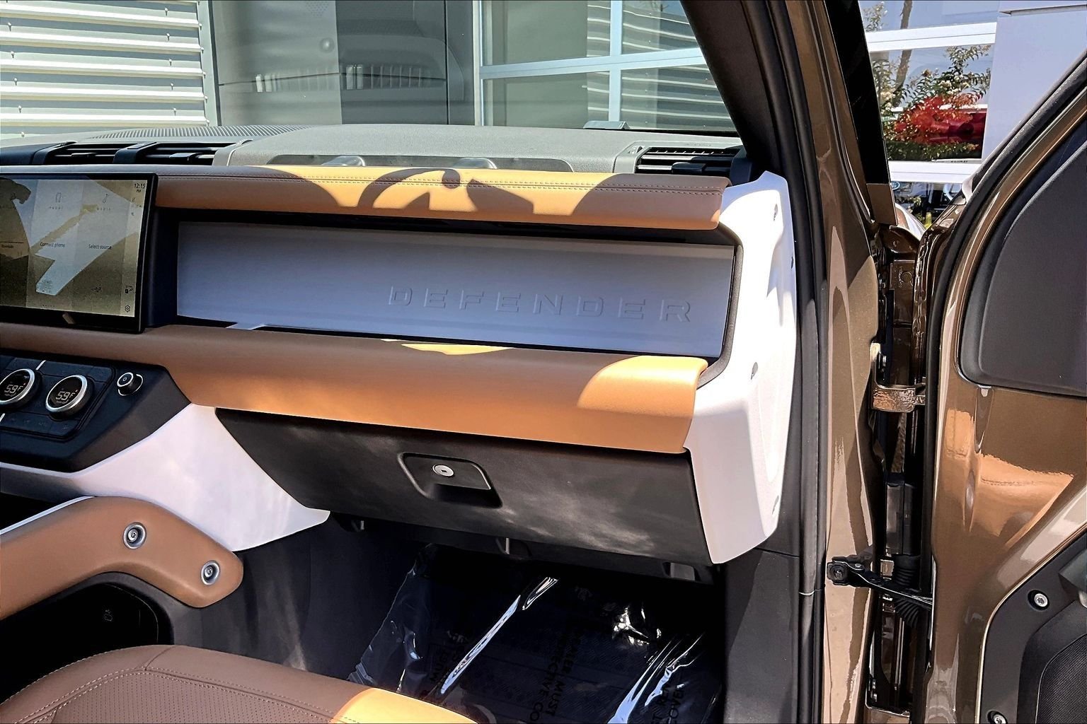 Used 2025  Land Rover S image 15