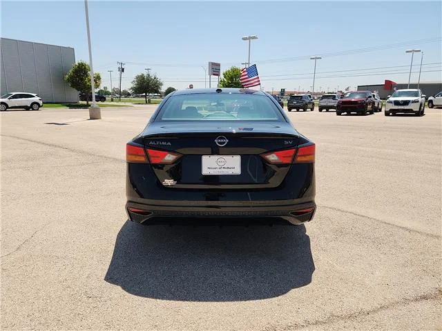 Used 2024 Super Black Nissan 2.5 SV image 3