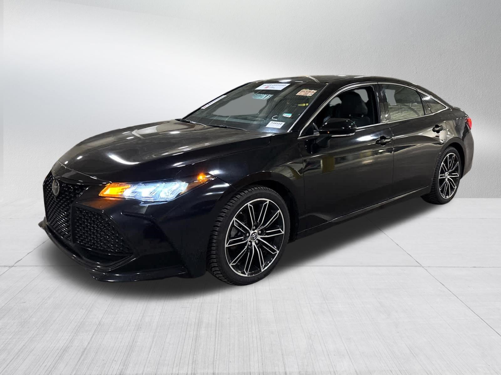 Certified Used 2019 Midnight Black Metallic Toyota XSE image 3