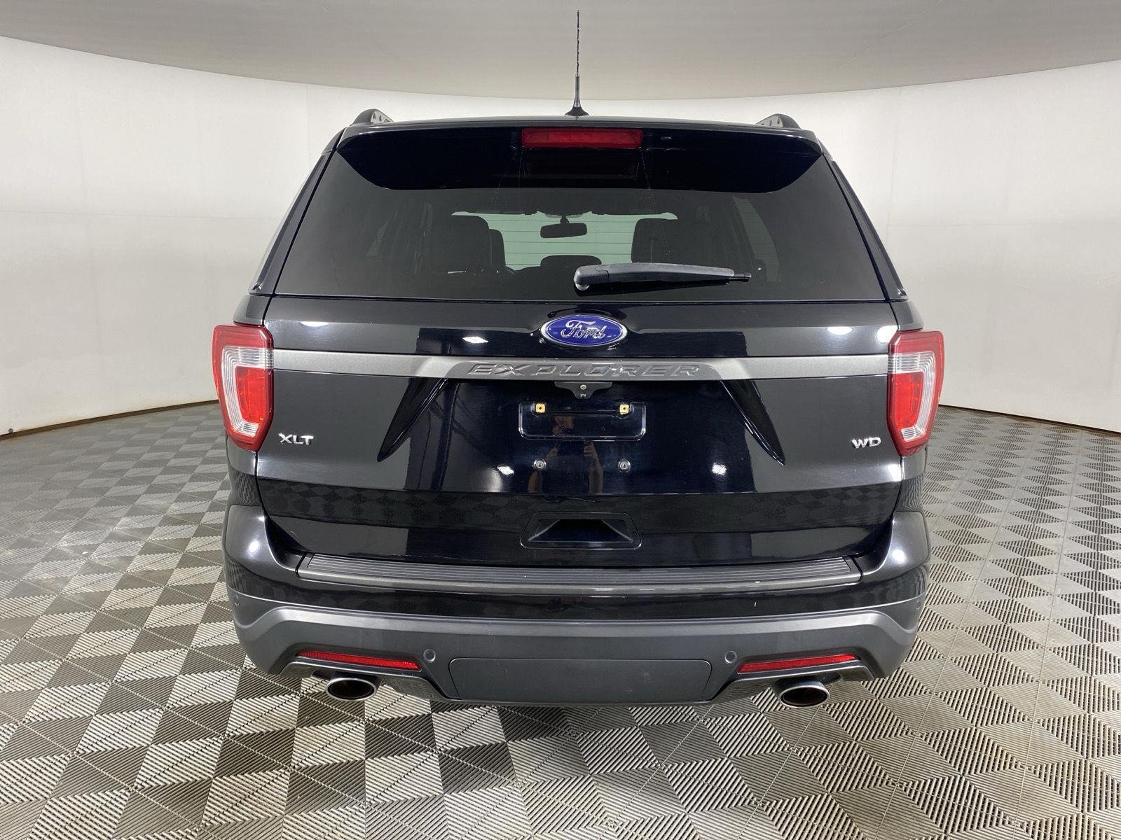 Used 2018 Shadow Black Ford XLT image 16