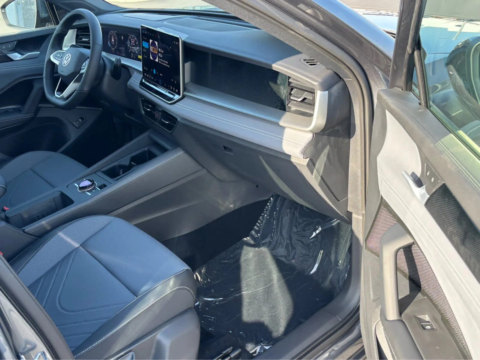 New 2026 PLATINUM GRAY Volkswagen SE R-Line Black image 23