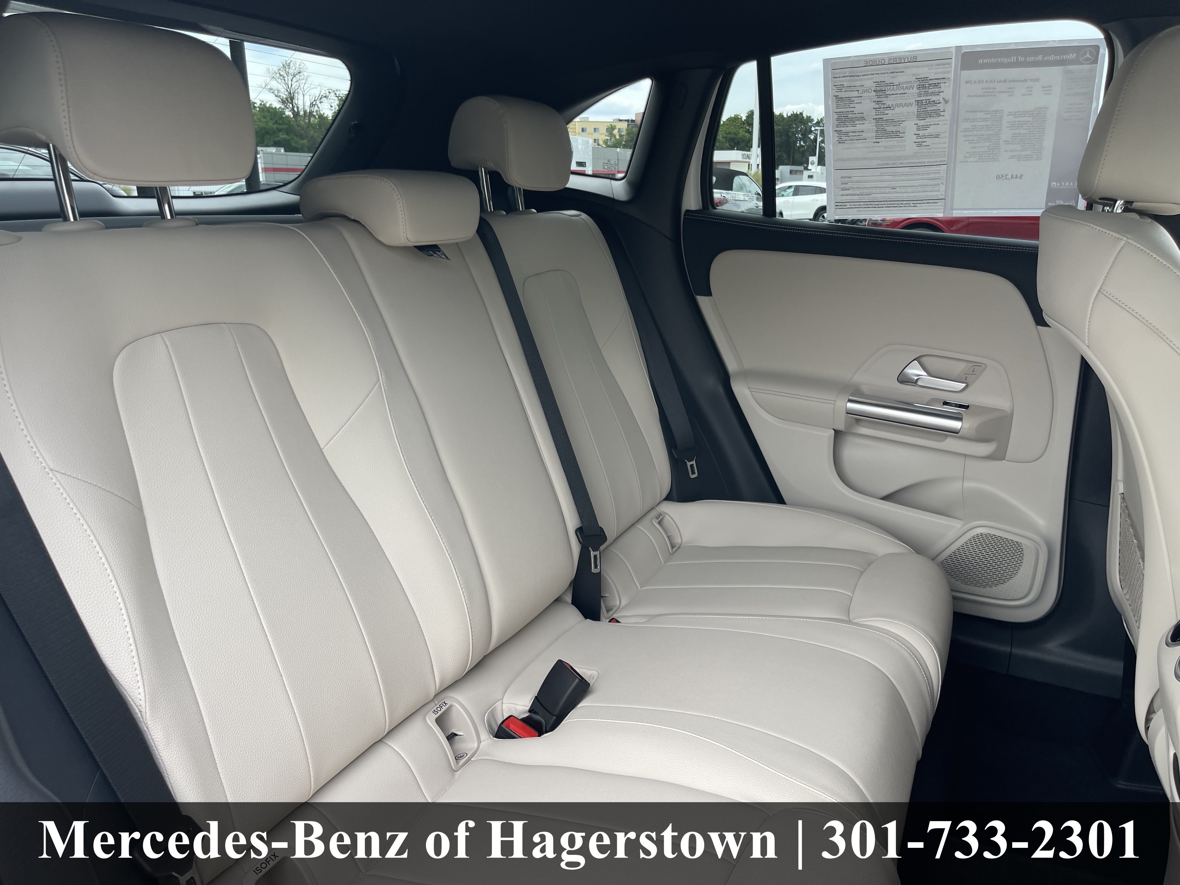 Certified Used 2025 Polar White Mercedes-Benz GLA 250 4MATIC® SUV image 28