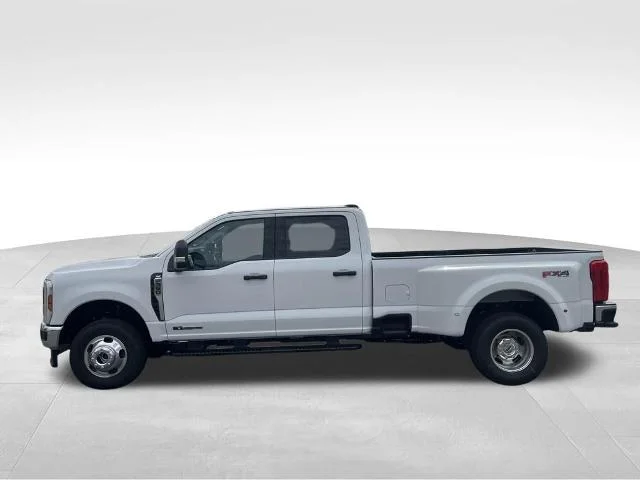 New 2026 Oxford White Ford F-350® XLT image 5