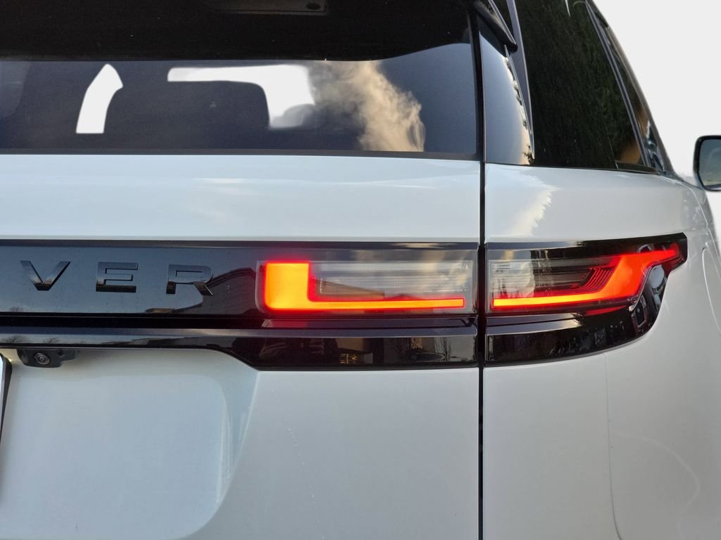 New 2026 Fuji White LAND ROVER Dynamic SE image 36