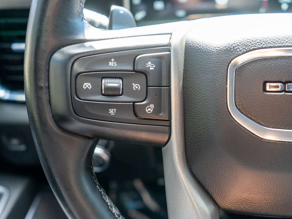Used 2024 White GMC Denali image 22