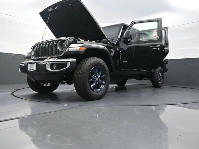 New 2026 Black Clear-Coat Exterior Paint Jeep 85th Anniversary Edition image 31