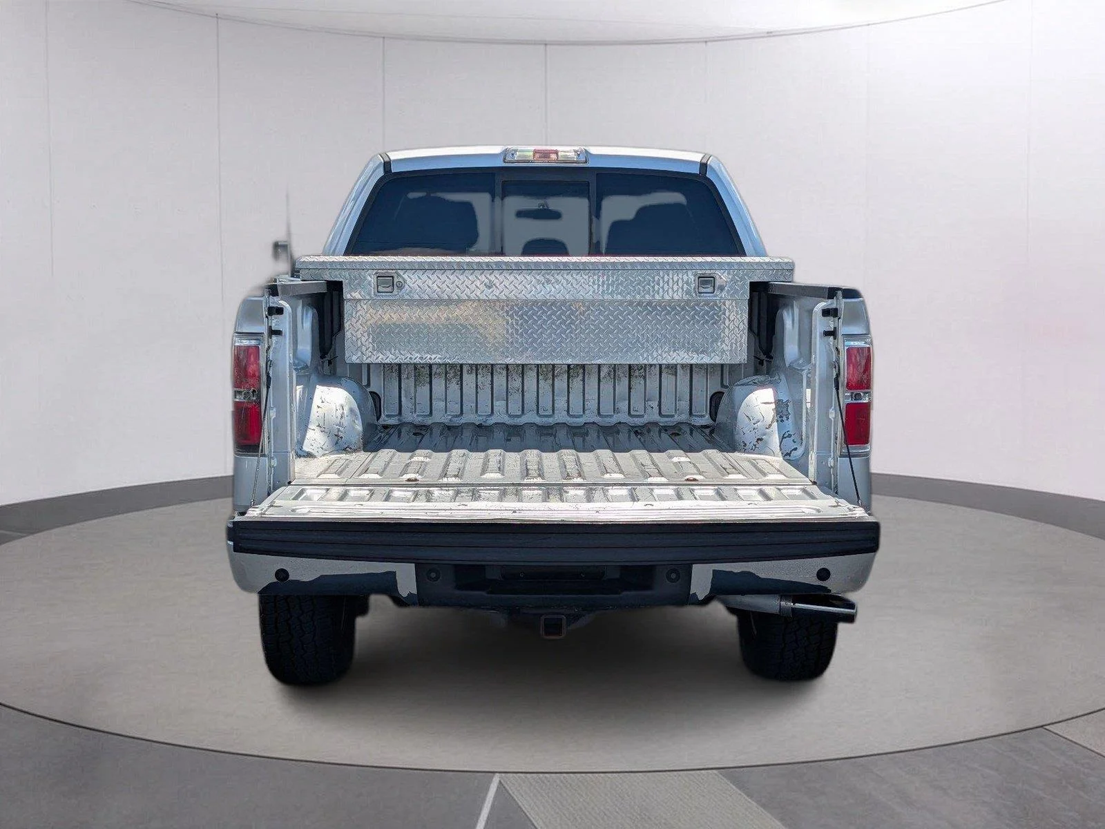 Used 2013 Ingot Silver Metallic Ford XLT image 5