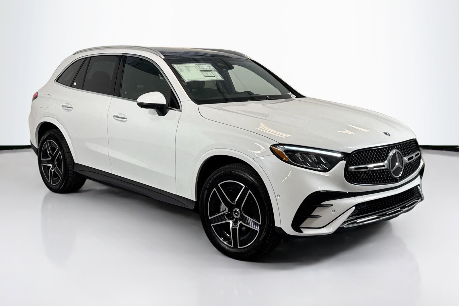 New 2026 MANUFAKTUR Moonlight White Metallic Mercedes-Benz GLC 300 image 3