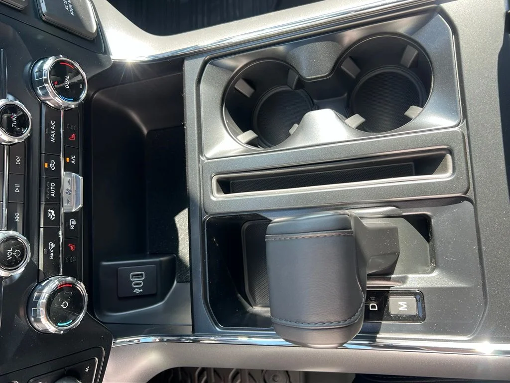 New 2026 Oxford White Ford XLT image 15