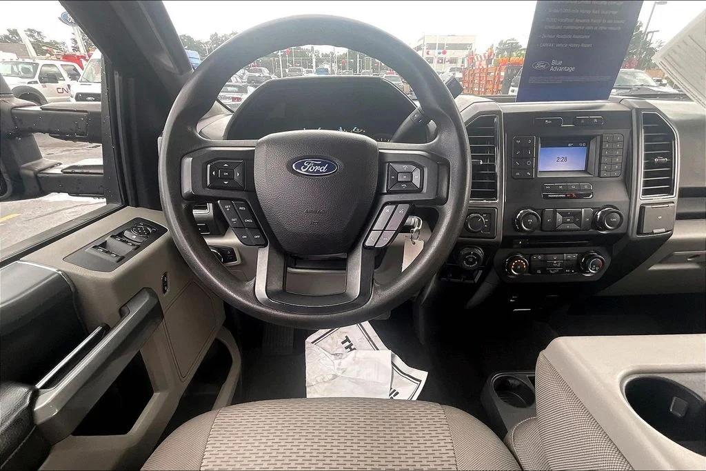 Used 2018 Blue Ford XLT image 4