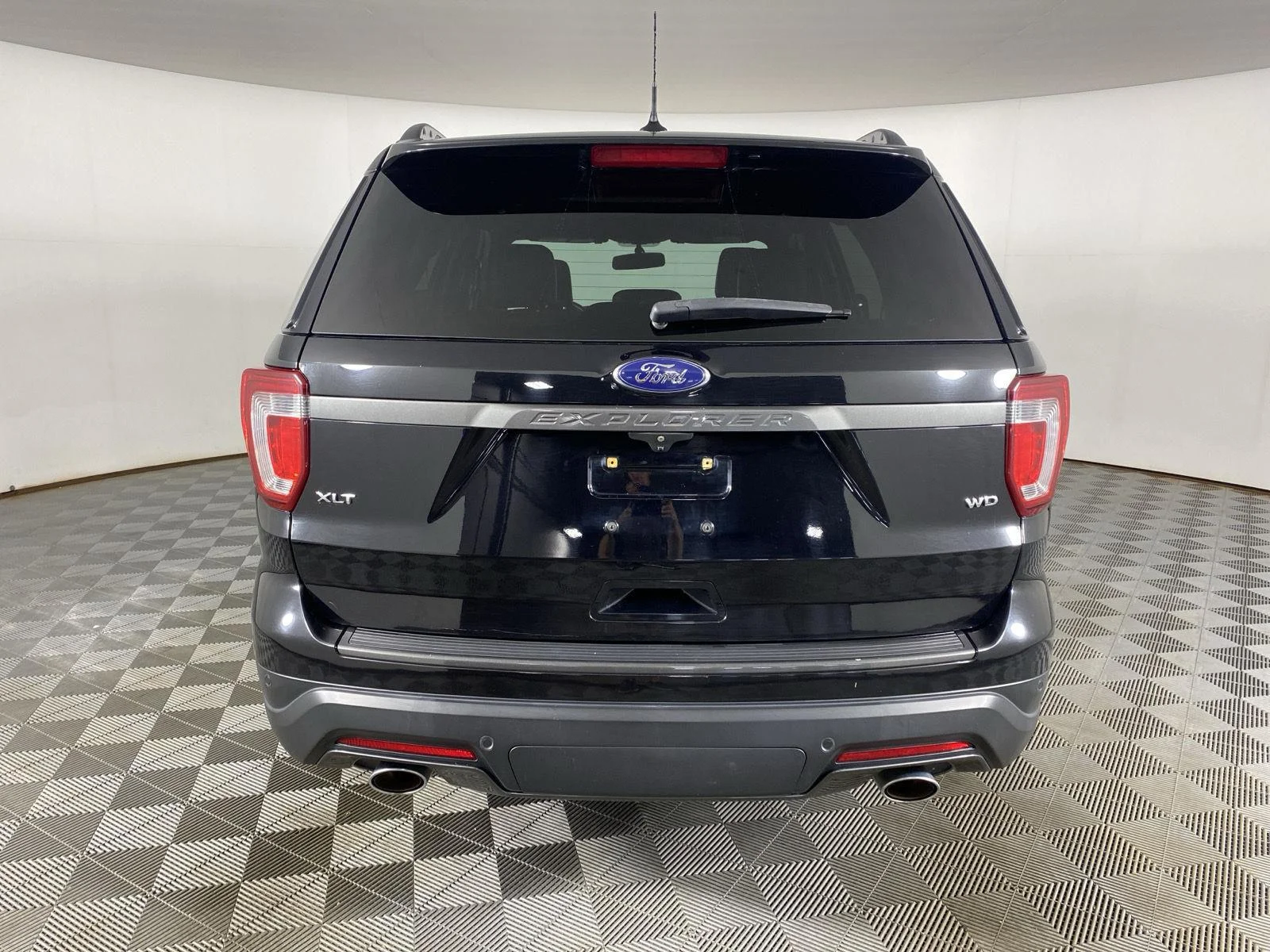 Used 2018 Shadow Black Ford XLT image 16